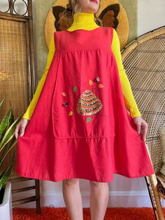 "Rare 1960s Fruit of the Loom cotton trapeze smock dress 🐝 Novelty bee painting with embellishments. So fun to layer and style too! Buttons down the back 100% cotton Shirt is not included Tag size Large, go by measurements below. CONDITION: excellent vintage condition, all but top button were added MEASUREMENTS (taken laying flat, already doubled:) 35\" long 42\" pit to pit 52\" waist 60\" hip 15\" shoulder 8-10\" arm opening Model is 5'2 34/27/38 for reference Follow us on Instagram for first Bee Painting, Spring Fits, Tent Dress, Trapeze Dress, Smock Dress, Jumper Dress, Bee Hive, Vintage 1960s, The Loom