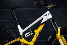 the front end of a yellow and white mountain bike