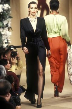 Summer Couture, Black Elegance, 90s Runway, 90s Runway Fashion, Runway Fashion Couture, Original Supermodels, Timeless Outfits, 80s And 90s Fashion, Vintage Black Glamour