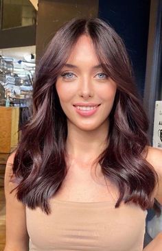 Hair With Red Undertones, Brown Hair With Red Undertones, Hair Glossing, Rich Chocolate Brown Hair, Hair Colors To Try, Natural Brown Hair, Cinnamon Hair, Red Brown Hair