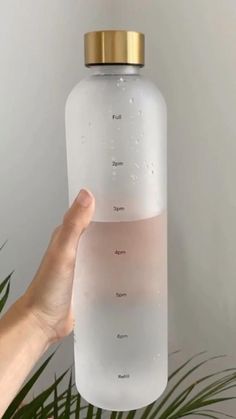 Water Bottle With Times, Haut Routine, Motivasi Diet, Clear Water Bottle, Info Board, Vision Board Photos, Motivational Water Bottle, Vision Board Manifestation, Healthy Girl