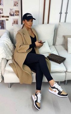 Painted Trainers, Katerina Themis, Colour Fashion, Neue Outfits, Mode Casual, Chill Outfits, Looks Chic