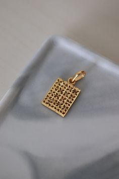 100% 21K Real Gold! Real Gold 21K Yellow Gold Square Pendant Jewelry PRODUCT DETAILS: Pendant: 27mm h x 13.5mm w (21k stamped) Metal: 21K Yellow Gold Pendant Weight: 2.35grams Pendant Set Gold, Dubai Style, Stamped Metal, Square Pendant, Lovely Ring, Yellow Gold Pendants, Pendant Gold, Pure Gold, Gold Set