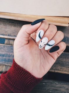 Demons Zack Bryan Nails, Unquie Nail Ideas, Luke Combs Nail Ideas, Bull Skull Nails, Western Valentine Nails, Concert Nails Country, Western Wedding Nails, Longhorn Nails, Cowboy Hat Nails