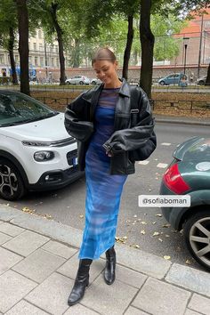 23 Summer Fashion, Leather Jacket And Maxi Dress, Berlin Spring Outfit, Berlin Clubbing, Blue Dress Outfit, Outfit Leather Jacket, Outfit Club, Blue Dress Outfits, Leather Jacket Outfit