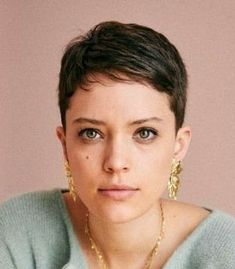 Short Haircuts Ideas, Buzzed Hair Women, Pixie Haircut Ideas, Haircuts Ideas, Short Haircut Styles, Stylish Short Haircuts, Really Short Hair, Hair Guide