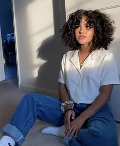 Short Curly Haircuts Mixed Women, 2023 Hair Trends For Curly Hair, Short Type 3 Curly Hair, Short Curly 3c Hair, Short Curly Haircuts 3b, Short Curly Hair Outfit, Curly Girl Outfits, Curly Hair Outfits Casual, Short 3b Curly Haircuts