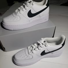 Nike Air Force 1 Gs Size 6y Black/White Half Box New Air Forces Outfit, White Air Force 1 Outfit, White And Gold Shoes, Panda Shoes, Nike Air Force 1 White, Toddler Nike Shoes, Air Force 1 Outfit, Air Force 1 White, Shoes Nike Air Force