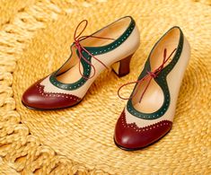 These mary jane shoes are 100% handmade in Turkey. Retro women's vintage shoes made of genuine leather. Premium quality soft leather is used. Inspired of 1950's fashion. It is super comfortable thanks to its ergonomic, perfectly balanced heels and leather sole which slim your calves and allow you to move freely and confidently so that you can perform any kind of dance. They will also perfectly match your dresses and knee-length skirts. ♦ Leather upper ♦ Leather insole ♦ Leather sole ♦ Almost 2.3 1940s Shoes, Vintage Inspired Shoes, Vintage Shoes Women, Multicolor Shoes, Swing Dancing, Womens Mary Janes, Dancing Shoes, Stunning Shoes, Elegant Shoes