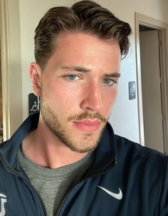 Shortish Haircuts, Mens Facial, Mens Hairstyles Thick Hair, Men Hair Color, Men Haircut Styles, Mens Haircuts Fade, Mens Haircuts Short, Face Men, Mens Hairstyles Short