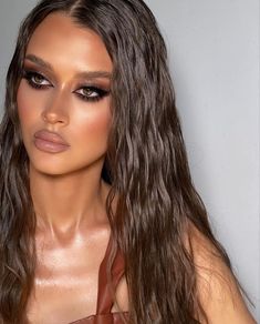 Monochrome Eyeshadow Looks, Maroon Makeup Looks, Makeup For Dark Hair, Maroon Makeup, Slicked Back Hairstyles, Classy Makeup, Eye Makeup Looks, Formal Makeup, Hairstyles For Layered Hair