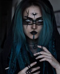 Pagan Makeup, Dark Fairy Makeup, Dark Fairy Costume, Viking Makeup, Witchy Makeup, Halloween Makeup Witch, Creepy Halloween Makeup, Halloween Makeup Ideas, Cool Halloween Makeup