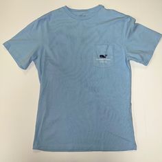 Vineyard Vines Mens Xs Whale Short Sleeve Pocket Tee. Light Blue. Brand New. Never Worn. Smoke-Free Home. Self Cuffs And Hem. Ribbed Collar. Graphic On Chest Pocket And Back. East Hampton Written Under Graphic On Both Pocket And Back. Blue Crew Neck T-shirt With Pockets, Short Sleeve Washed Blue Tops With Pockets, Blue Short Sleeve Tops With Pockets, Blue T-shirt With Pockets And Short Sleeves, Casual Light Blue Pre-shrunk Shirt, Casual Short Sleeve T-shirt With Chest Pocket, Cotton Short Sleeve Tops With Left Chest Pocket, Casual Blue Tops With Pockets, Vineyard Vines Shirts