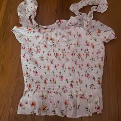 Forever 21 Smoked White Floral Top Size Small Flower Details Ruffled Detailing Never Worn White Floral Top, Forever21 Tops, 2000s Fashion, Floral Top, Small Flowers, Forever 21 Tops, Floral Tops, Forever 21, Blouses For Women