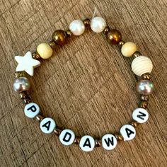 Star Wars Bracelet Padawan Handmade New Without Tags Always Open To Bundles And Offers! Star Wars Necklace Diy, Star Wars Bracelet Ideas, Star Wars Beaded Bracelet, Star Wars Friendship Bracelet, Disney Friendship Bracelet, Star Wars Bracelet, Star Wars Necklace, Star Wars Makeup, Kandi Singles