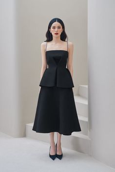 Formal Dress For Petite Women, Black Dress For Graduation, Black Midi Cocktail Dress, Types Of Design, Elegant Dresses Classy, Grad Dresses, Fashion Mistakes, Glam Dresses, Looks Vintage