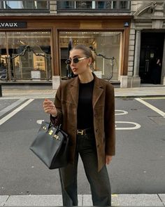 Suede Jacket Outfit, Adrette Outfits, Biker Look, Chique Outfits, Suede Blazer, Style Edit, Wardrobe Ideas, Rainy Day Outfit, 가을 패션