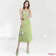 Qteee - Flattering Sleeveless Maxi Dress for a Sleek Silhouette Green Halter Neck Sleeveless Evening Dress, Casual Summer Halter Dress For Evening, Casual Green Halter Dress For Party, Chic Green Sleeveless Halter Dress, Casual Sleeveless Halter Dress For Evening, Tank Top Midi Dress, Casual Beach Dress, Casual Beach Wear, Strap Maxi Dress