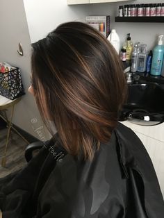 Caramel highlights. Dark brown hair. #lkhairstudios Highlights For Dark Brown Hair, Chocolate Brown Hair Color, Penteado Cabelo Curto, Hair Color And Cut, Hair Envy, Brown Hair Colors, Great Hair, Hair Cut