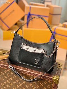 LV Marelle Tote MM Epi Black For Women Chic Bags, Canvas Pouch, Active Women, Black Handbags, Louis Vuitton Handbags, Wallet Case, Cowhide Leather, Monaco, Mini Bag