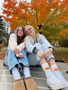 Fall photoshoot, fall outfit inspo, ugg season, sweater, friend poses Fall Outfits Best Friends, Friends Fall Photoshoot Ideas, How To Pose For Fall Pictures, Fall Photoshoot With Best Friend, Fall Pics With Best Friend, Fall Picture Inspiration, Poses With A Friend, Bff Fall Photoshoot, Fall Poses For Instagram With Friends