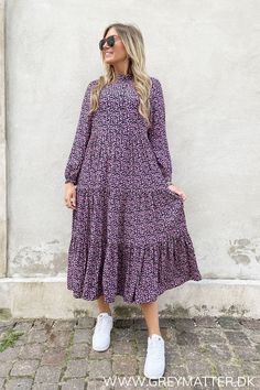 Dress And Sneakers, Dress And Sneakers Outfit, Converse Outfits, Grey Matter, Chique Outfit, Color Combos Outfit, Color Combinations For Clothes, Maxi Outfits, Women Blouses Fashion