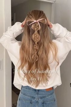 Hairstyle Examples, Bow Hairstyle, Ribbon Hairstyle, Peinados Fáciles Para Cabello Corto, Effortless Hairstyles, Hairdo For Long Hair, Graduation Ideas, Favorite Hairstyles, Easy Hairstyles For Long Hair