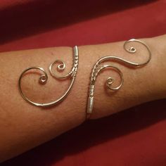 Silver Bracelet, Cuff Bracelet, Arm Cuff, Spiral Arm Band, Arm Bangle, Wire Wrapped Jewelry - Etsy Open Necklace, Silver Bracelet Cuff, Arm Bangles, Bracelet Arm, Opalite Necklace, Bijoux Fil Aluminium, Feather Bracelet, Embroidered Necklace, Beadwork Necklace