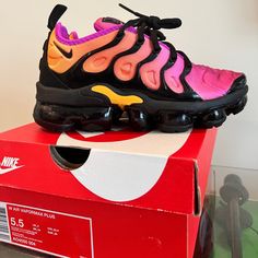 Brand New In Box Womens Air Max Plus “Sherbert”. Deadstock. Nike Shoes Vapormax Woman, Womens Nike Vapormax Shoes, Cool Nike Shoes, Nike Volleyball Shoes, Nike Air Vapormax Plus Purple, Nike Volleyball, Nike Vapor Max, Nike React Vision, Vapormax 2019