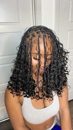 Braided Bob Knotless Braids, Curly Knotless Bob, Curly Bob Braids Black Women, Short Boohoo Knotless Braids, Shoulder Length Boho Box Braids, Shoulder Boho Knotless Braids, Short Curly Boho Braids, Small Boho Bob Knotless Braids, Short Braids For Black Women Hairstyles