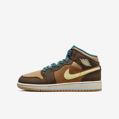 Ever look at an acorn and think, "Whoa, that's pretty cool!"? With colors cobbled together from nature, this AJ1 celebrates all things outdoors. Of course, you still get all the classic design features, like a sturdy upper and Nike Air in the sole. And it comes with a removable drawstring bag—just in case you find an especially cool acorn you wanna keep. Air Jordan 1 Mid Se, Old Shoes, Winter Formal, Nike Kids, Nike Store, Air Jordan 1 Mid, Jordan 1 Mid, Air Jordan 1, Pretty Cool