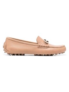 757925001 FERRAGAMO GANCINI LEATHER LOAFERS Sporty Women, Classic Women, Ferragamo Flats, Color Powder, Toe Designs, Peach Pink, Designer Sunglasses, Leather Loafers, Loafers For Women