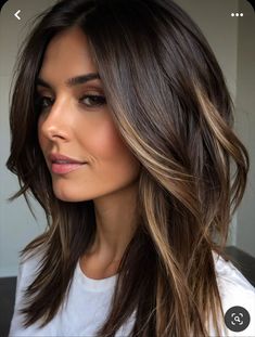 Dark Brunette Balayage, Rambut Brunette, Fall Hair Color For Brunettes, Brunette Balayage Hair, Caramel Highlights, Hair Affair, Balayage Brunette, Haircut And Color