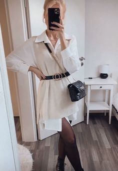 White Gilet Outfit, White Shirt Dress Outfit, Oxfords Outfit, White Shirt Outfits, Casual Chic Summer, Shirt Dress Outfit, Stylish Winter Outfits, Europe Outfits, Outfit Work