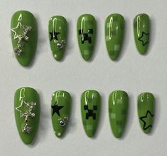 Minecraft Nails, Creeper Minecraft, Fake Nails Designs, Punk Nails, Gothic Nails, Green Nail Designs, Goth Nails, Grunge Nails, Green Nail