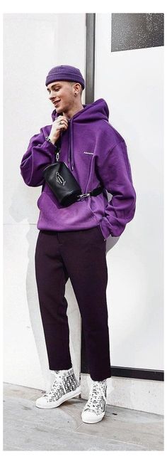 Purple Sweatshirt Outfit Men, Purple Hoodie Outfit Men, Mens Purple Outfit, Purple Mens Fashion, Men Purple Outfit, Purple Men Outfit, Purple Sweatshirt Outfit, Beanie Outfit Street Style, Purple Hoodie Outfit