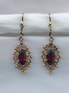 Art Nouveau Earring, Garnet And Gold, Fancy Necklace, Indian Jewelry Sets, Jewelry Accessories Ideas, Jewelry Fashion Trends, Gold Diamond Earrings, Jewelry Lookbook