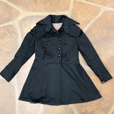 Incredible Edwardian black wool coat with notched collar, slim flattering fit, and slightly flared hip.  Looks so smart on.  Completely lined in what I believe is cotton.  Lining is in crisp, clean condition.  Condition of coat is very good - strong and ready to wear.  Minor flaws include 2 missing buttons on front right of jacket, and a small area of wear to one of the sleeve cuffs (see photo.)  Fits like a size smallShoulder to shoulder - 16"Bust - 35"Sleeve length - 22"Waist - 32"Length of co Black Single-breasted Pea Coat For Tailoring, Victorian Style Long Winter Coat, Black Fitted Wool Coat With Notch Lapel, Black Wool Coat With Buttons And Lapel Collar, Victorian Long Coat For Fall, Fitted Black Wool Coat For Formal Wear, Fitted Black Wool Coat For Formal Occasions, Victorian Black Winter Outerwear, Fitted Black Wool Coat Single Breasted