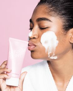 Rise and shine! This soft, whipped cleanser from Saturday Skin combines a hydrating gel with a bouncy, creamy texture that leaves skin super-fresh and healthy-looking. Whisk away impurities without stripping the skin for a fresh, revitalized complexion. With peach extract to control the appearance of excess sebum and oil, and apple extract to help hydrate and promote clear-looking skin. The dreamy smooth texture and softness will do the same to your skin, leaving your complexion bright and fresh Whipped Cleanser, Skincare Mockup, Skincare Photo, Apple Extract, Peach Extract, Aging Makeup, Soko Glam, Saturday Skin, Home Remedies For Skin