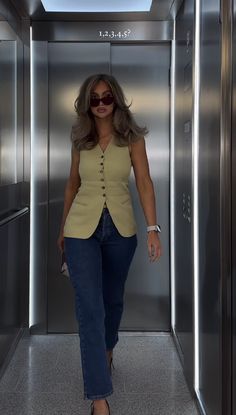 Tan And Denim Outfit, Corporate Fashion Summer, Court Heels Outfit, Button Vest Outfits, Fun Professional Outfits, Lunch Date Outfit Casual Classy, Semi Formal Mujer, Modest Casual Outfits, Date Outfit Casual