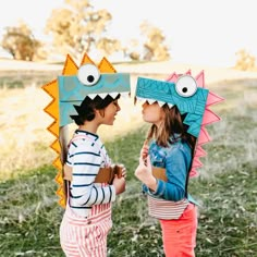 Crafts To Make At Home, Cardboard Halloween, Dinosaur Costumes, Creative Halloween Costumes Diy, Diy Dinosaur, Paper Masks