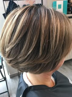 Short Layered Bob, Short Layered Bob Haircuts, Celebrity Short Hair, Stacked Hair, Layered Bob Haircuts, Bob Hairstyles For Thick, Chin Length Hair, Bob Haircut For Fine Hair, Short Layered