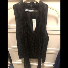 Nwt Alice + Olivia Top Size M Black Sleeveless Silk Top With Stars, Can Be Worn With Neck Tied Or Open Still For Sale For More Than My Asking Price! I Offers Ships Within 24 Hrs From A Smoke And Pet Free Home Black Sleeveless Blouse For Fall, Alice + Olivia Dress, Olivia Black, Black Sleeveless, Silk Top, Alice Olivia, Neck Tie, Womens Tops, Tank Tops