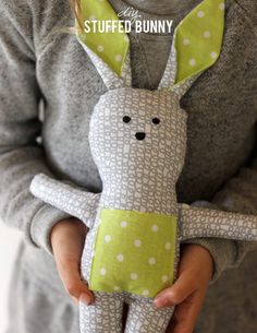 Stuffed Rabbit, Diy Dolls, Stuffed Bunny, Hippity Hoppity, Diy Gifts For Kids, Homemade Toys, Costura Diy