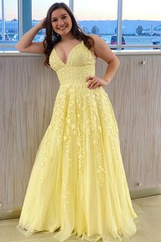 Prom Dress Yellow, Classy Evening Gowns, Best Formal Dresses, Lace Long Prom Dress, Evening Dresses Uk, Prom Dresses Yellow, Perfect Prom Dress, Feeling Confident, Lace Evening Dresses