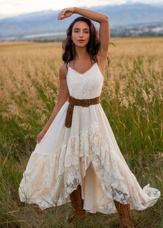 Cowgirl Wedding Dress, Vestidos Country, Cowgirl Wedding, Ibiza Style, Looks Country, Western Tops, Bridal Inspo, Dress Inspiration, Bohemian Fashion