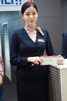 Chic Black Outfits, Stewardess Uniform, Flight Attendant Fashion, Flight Attendant Uniform, Uniform Fashion, Korean Actresses, Korea Fashion, 가을 패션, Flight Attendant