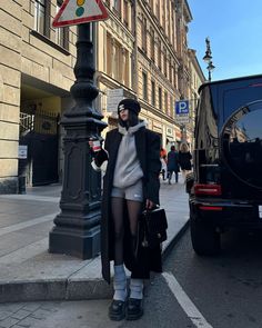 Ulzzang Winter Outfits, Streetwear China, Winter Inspo Outfits, December Outfits, Ice Skating Outfit, Shanghai Fashion, Sport Suit Women, Classy Winter Outfits, Girl Fashion Style