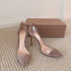 Gianvito Rossi Plexi Pump In Vintage Rose. Heel Height Is 3.5”. Excellent Condition. Comes With Box And Dust Bag. Elegant Suede Court Shoes With Heel Strap, Elegant Suede Court Shoes For Party, Elegant Suede Heels For Cocktail, Elegant Suede Heels For Cocktail Events, Suede Almond Toe Court Shoes For Party, Chic Suede Heels For Wedding, Rossi Shoes, Vintage Rose, Vintage Roses