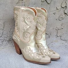 Brand New With Tags!!! These Boots Will Seriously Transform You Into Carrie Underwood Beautiful Cream And Gold Colors With Unique Stars And Hearts For One Of A Kind Design True To Size, Women's 8m. These Are In Flawless Condition, Never Worn (See The Picture Of The Bottom Soles) Perfect Mid-Shin Height That Can Be An Ankle Bootie Or A Full Blown Cowgirl Boot For A Concert Etc. I'm In Love With These But Unfortunately My Shoe Size Changed After Pregnancy :( Trust Me, Your Gain On This One! Price Dingo Boots, Black Leather Cowboy Boots, Stars And Hearts, Cowgirl Boot, Leather Western Boots, Leather Heeled Boots, Harness Boots, Western Booties, Leather Cowboy Boots